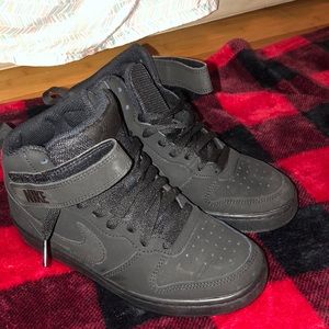 black nike sneakers